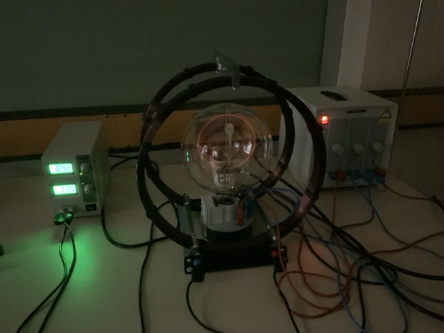 Fadenstrahlrohr 1.jpeg