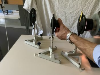 Mit Objektiv (ohne Gitter) Spalt scharf auf die Wand abbilden